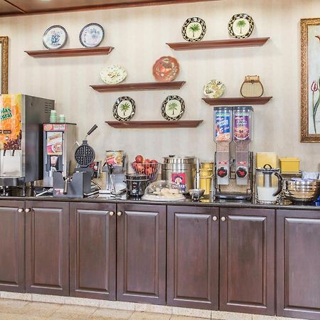 Days Inn & Suites By Wyndham Columbia Airport West Columbia Ngoại thất bức ảnh