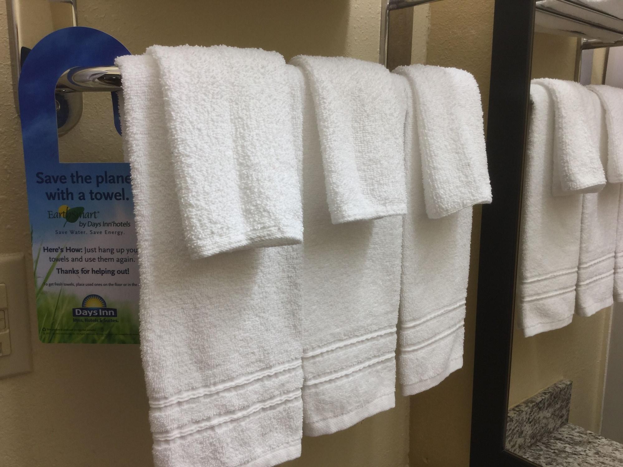Days Inn & Suites By Wyndham Columbia Airport West Columbia Ngoại thất bức ảnh