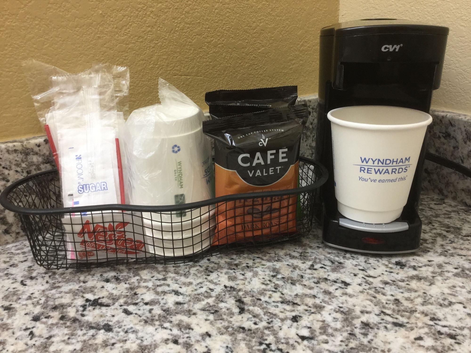 Days Inn & Suites By Wyndham Columbia Airport West Columbia Ngoại thất bức ảnh