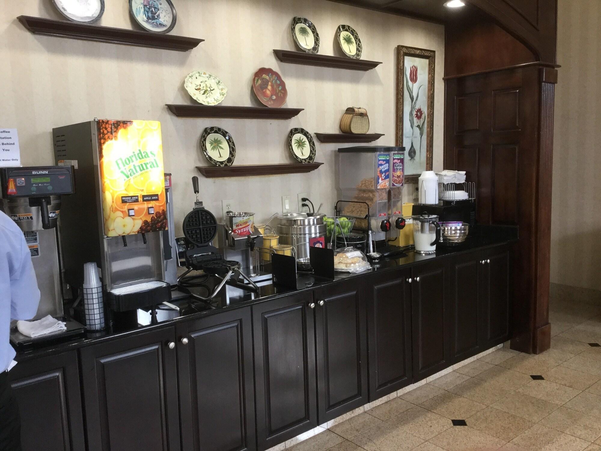 Days Inn & Suites By Wyndham Columbia Airport West Columbia Ngoại thất bức ảnh
