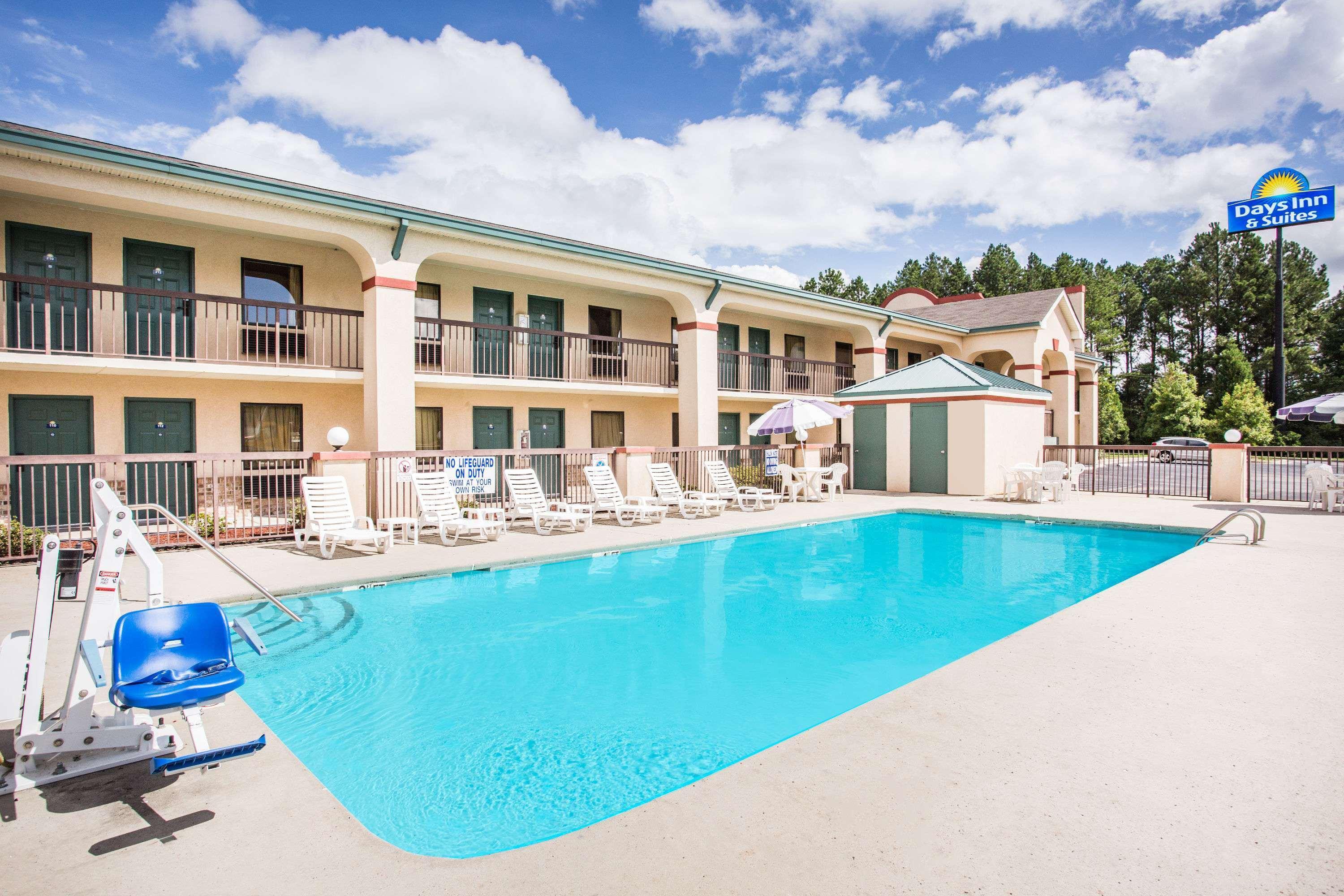 Days Inn & Suites By Wyndham Columbia Airport West Columbia Ngoại thất bức ảnh
