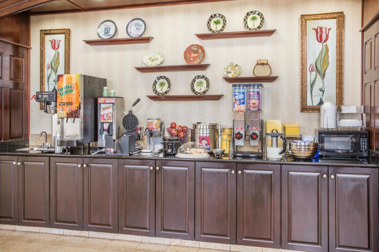 Days Inn & Suites By Wyndham Columbia Airport West Columbia Ngoại thất bức ảnh